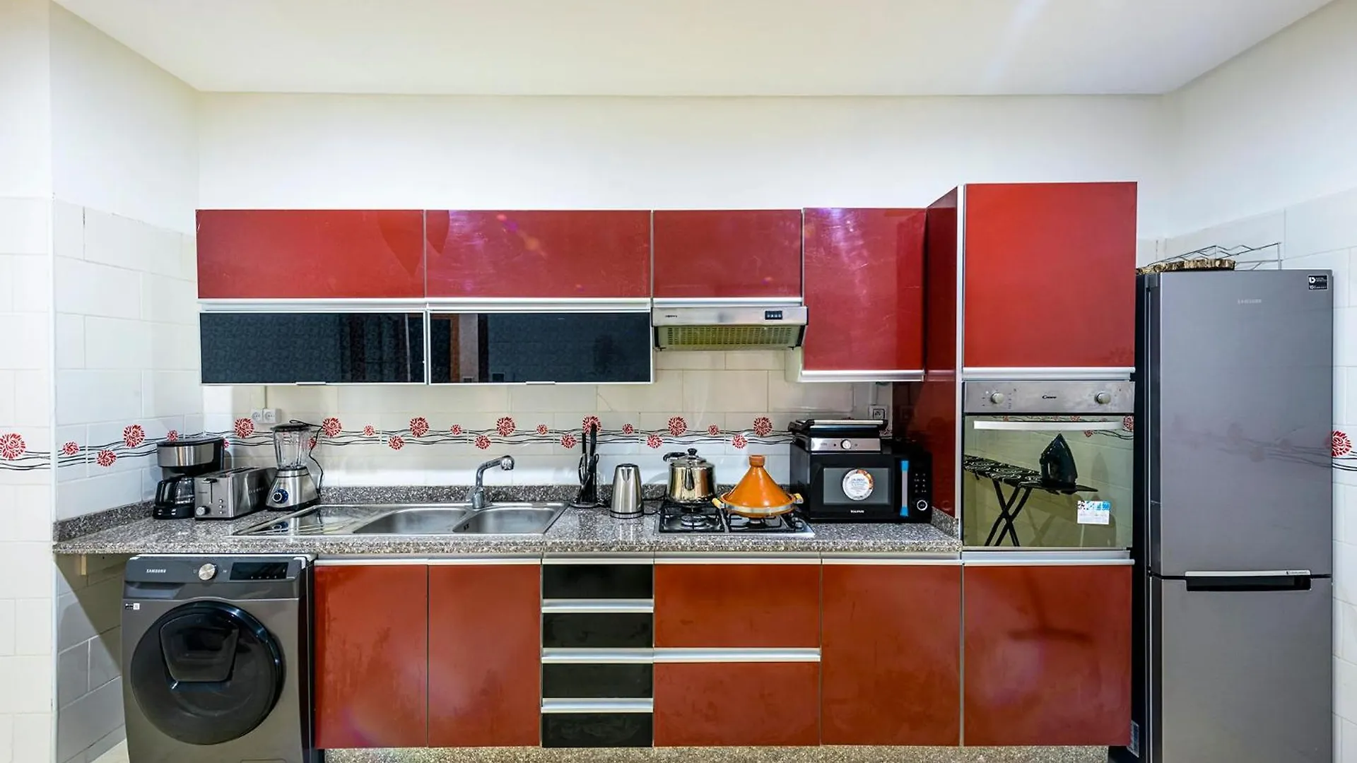 Appartement Bien Equipe Au Centre Ville Garage Prive Et Climatiseur Fibre 5G Marrakesh 0*,  Morocco