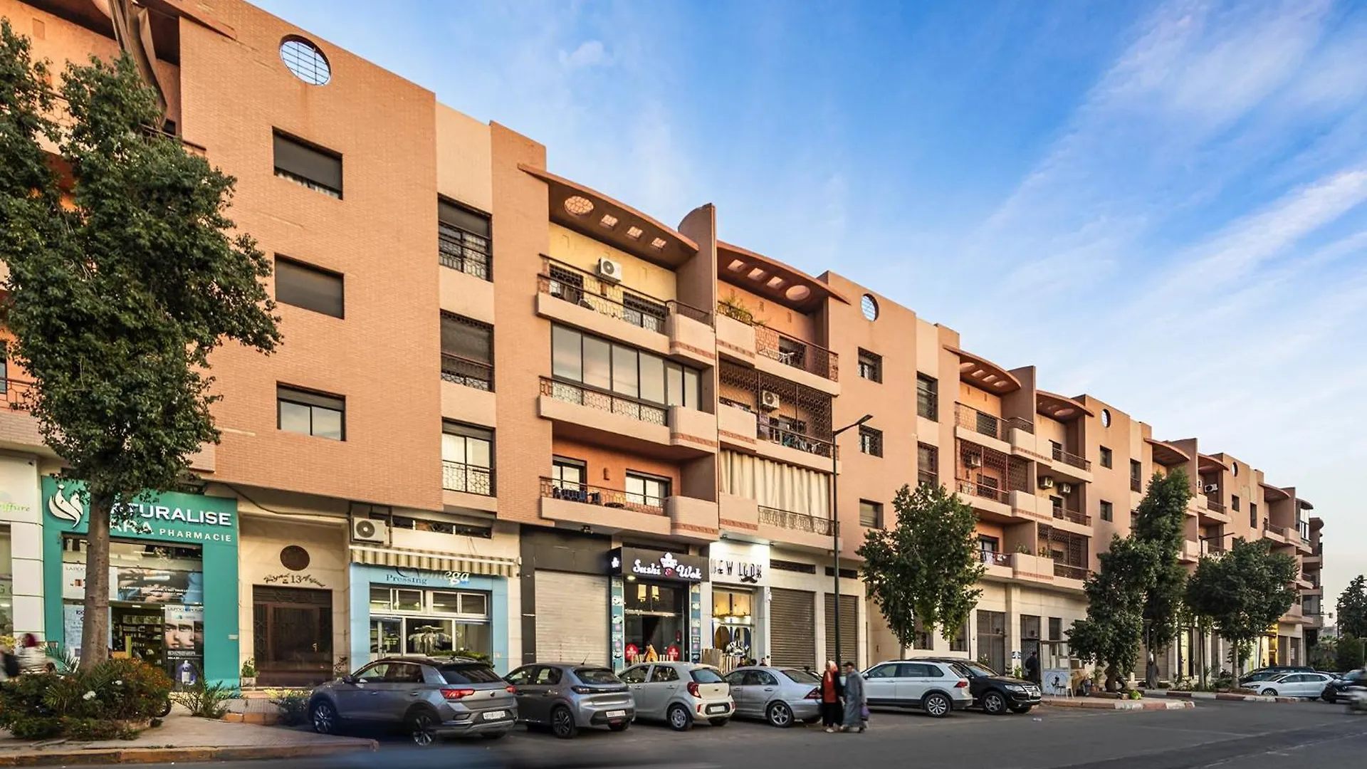 Appartement Bien Equipe Au Centre Ville Garage Prive Et Climatiseur Fibre 5G Marrakesh 0*,  Morocco