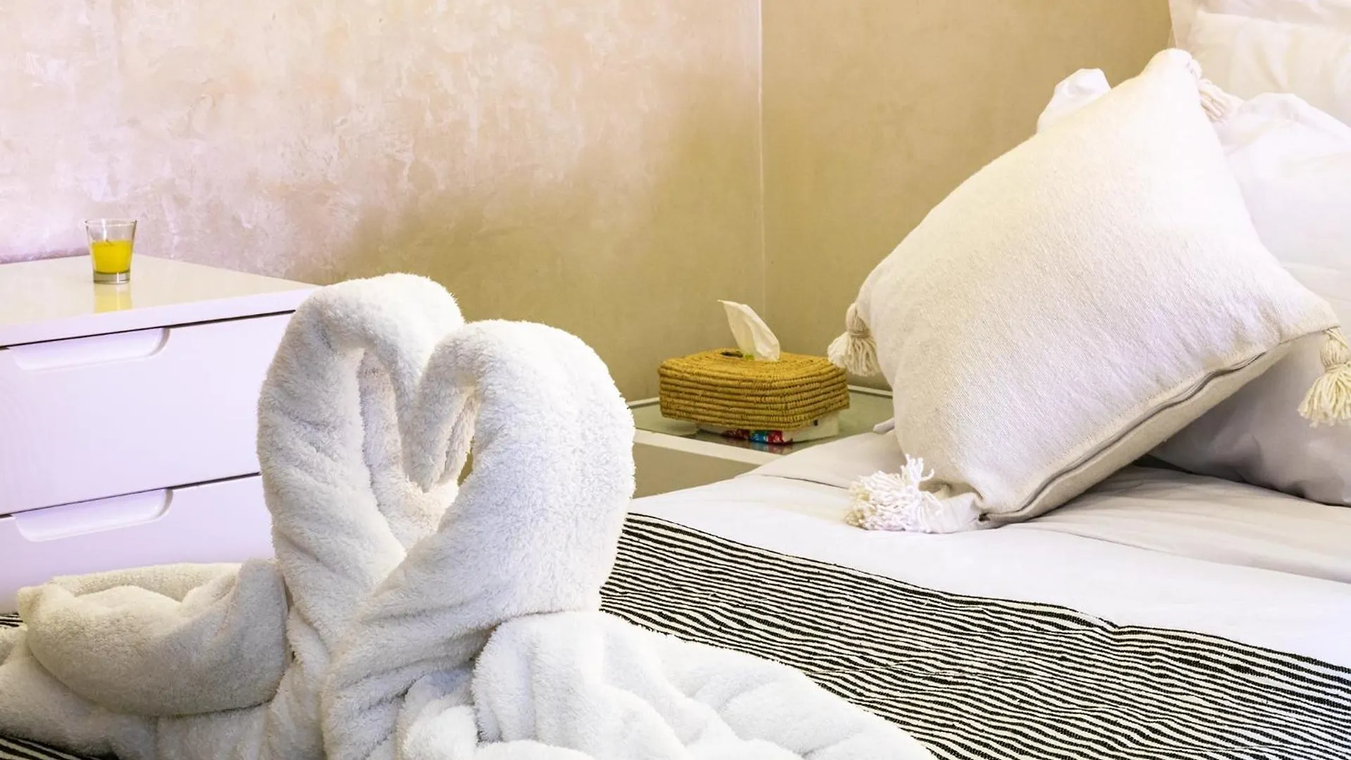 Appartement Bien Equipe Au Centre Ville Garage Prive Et Climatiseur Fibre 5G Marrakesh Apartment