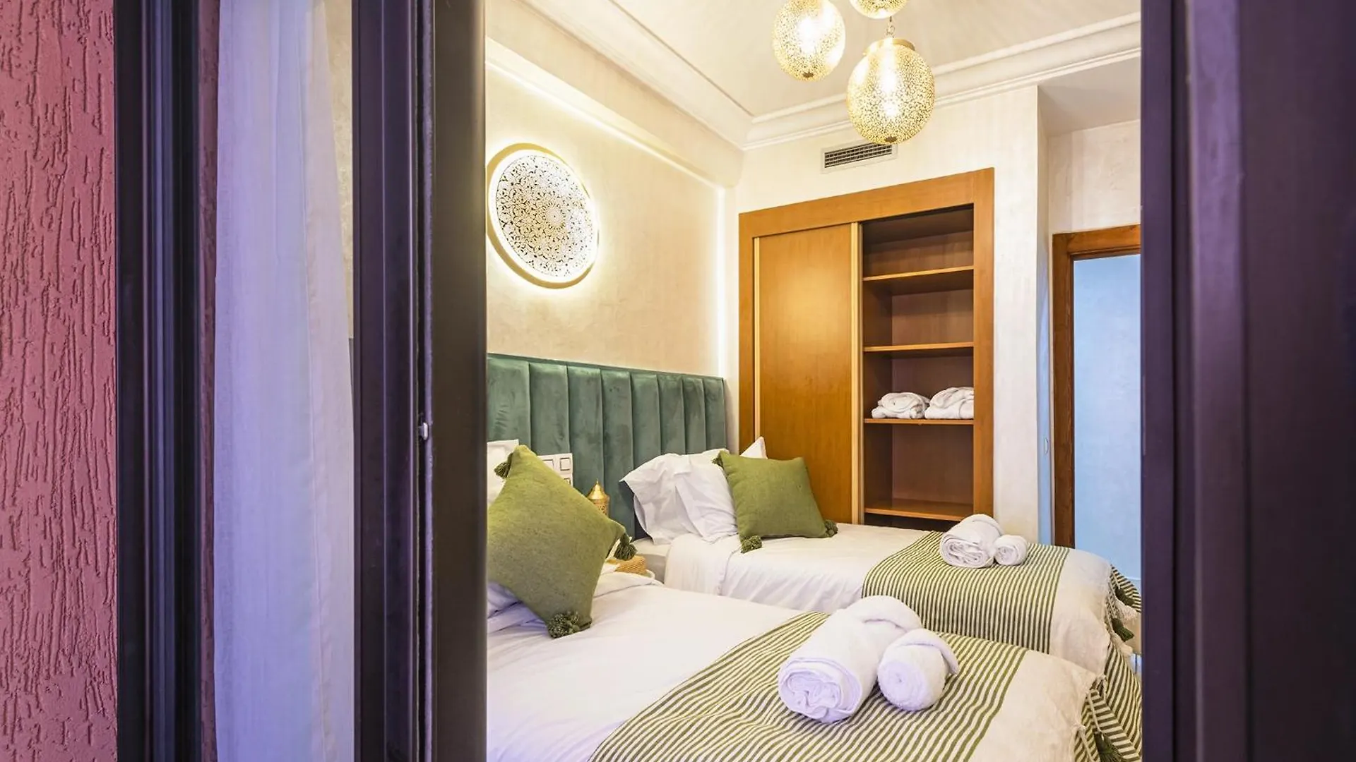Appartement Bien Equipe Au Centre Ville Garage Prive Et Climatiseur Fibre 5G Marrakesh 0*,  Morocco