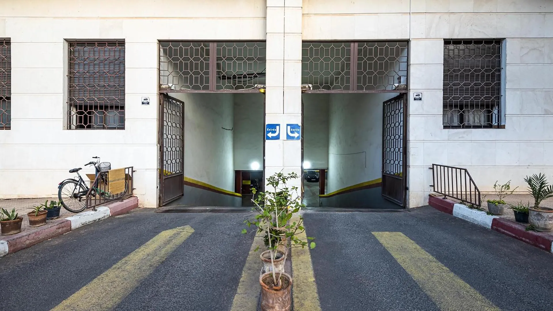 Appartement Bien Equipe Au Centre Ville Garage Prive Et Climatiseur Fibre 5G Marrakesh Apartment