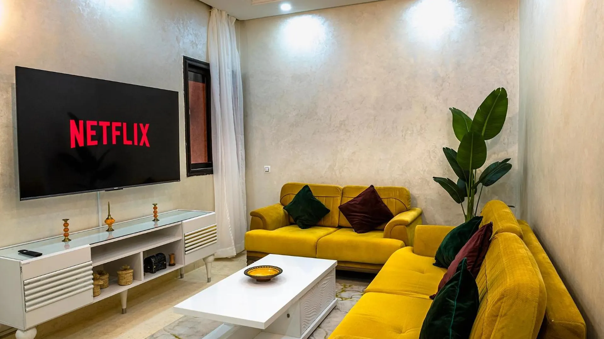 Apartment Appartement Bien Equipe Au Centre Ville Garage Prive Et Climatiseur Fibre 5G Marrakesh