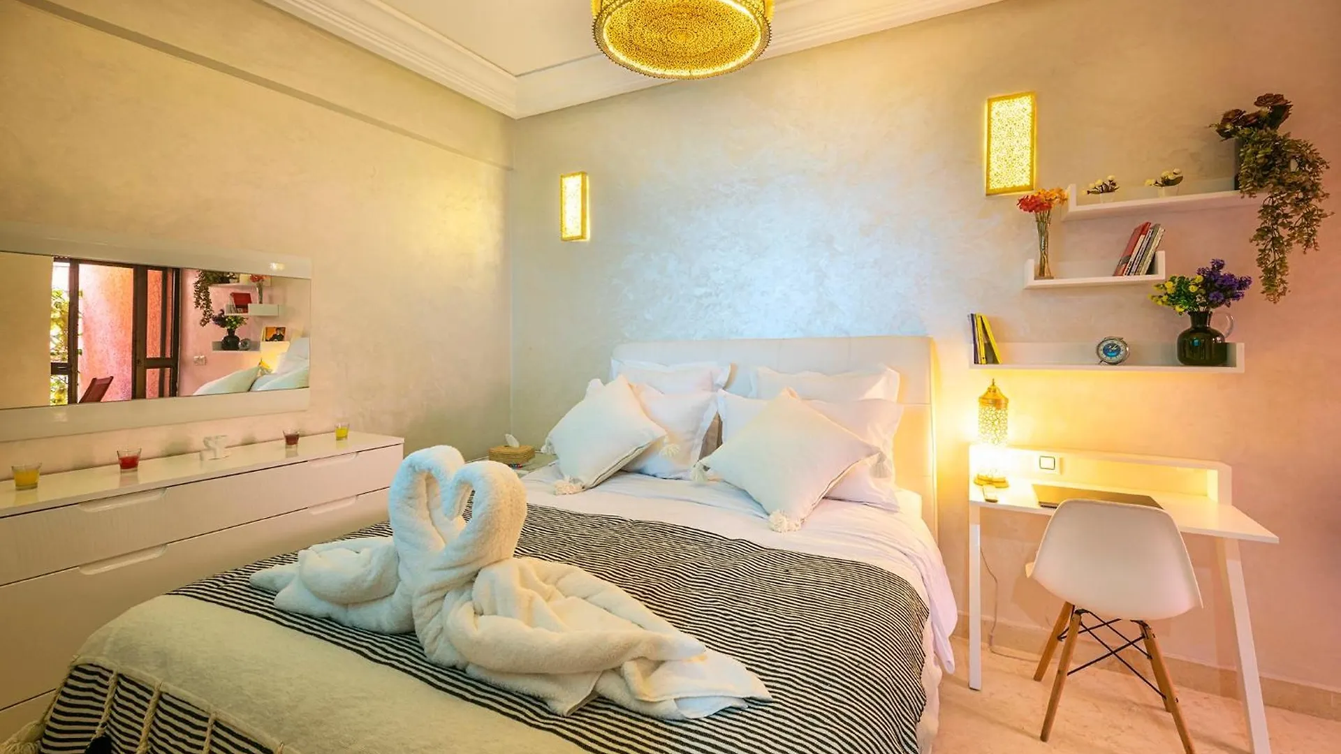Appartement Bien Equipe Au Centre Ville Garage Prive Et Climatiseur Fibre 5G Marrakesh 0*,  Morocco